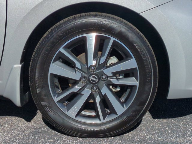 Used 2025 Nissan Versa SV w/ Trunk Package image 11