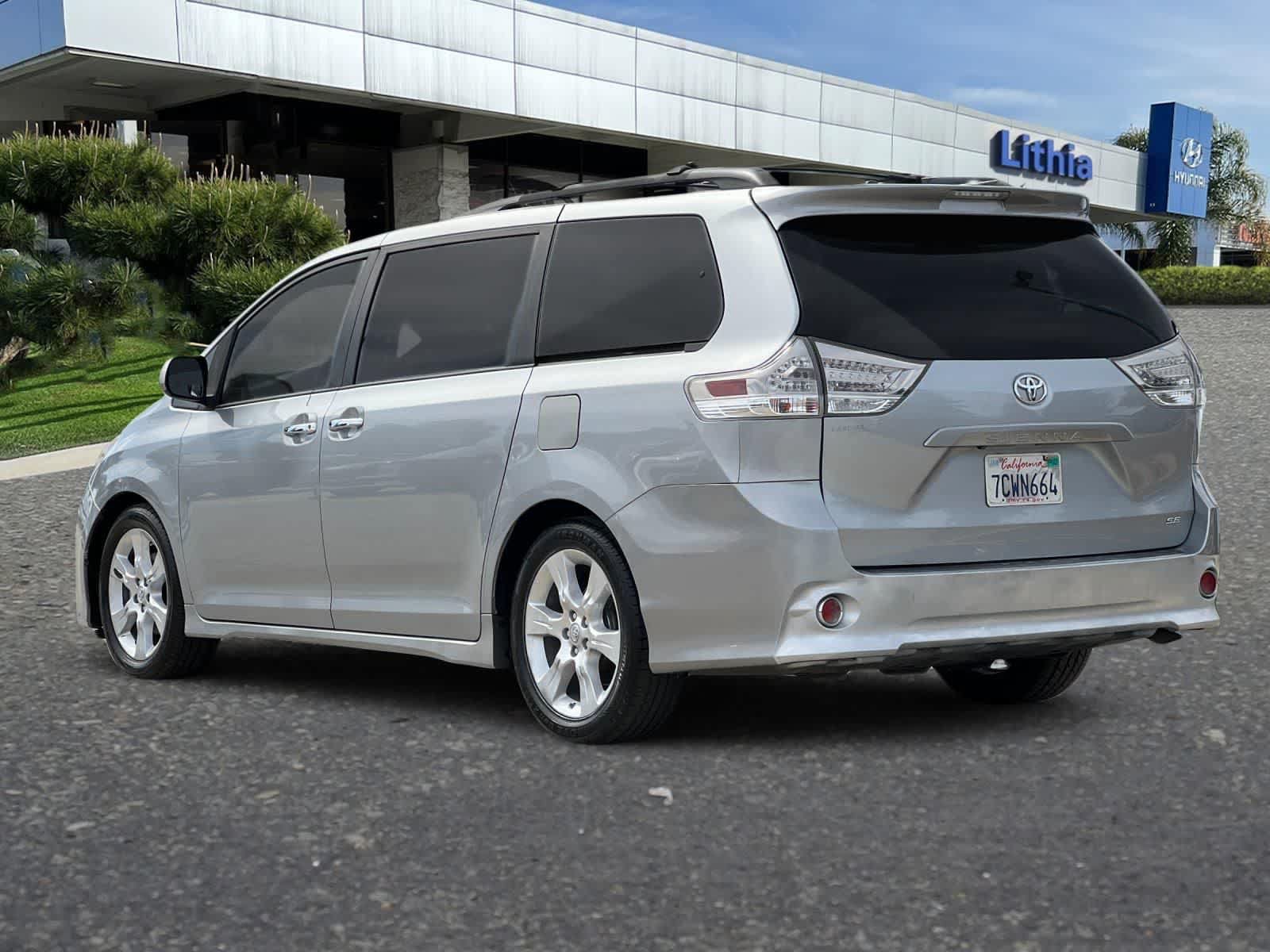 Used 2014 Toyota Sienna SE FWD image 7