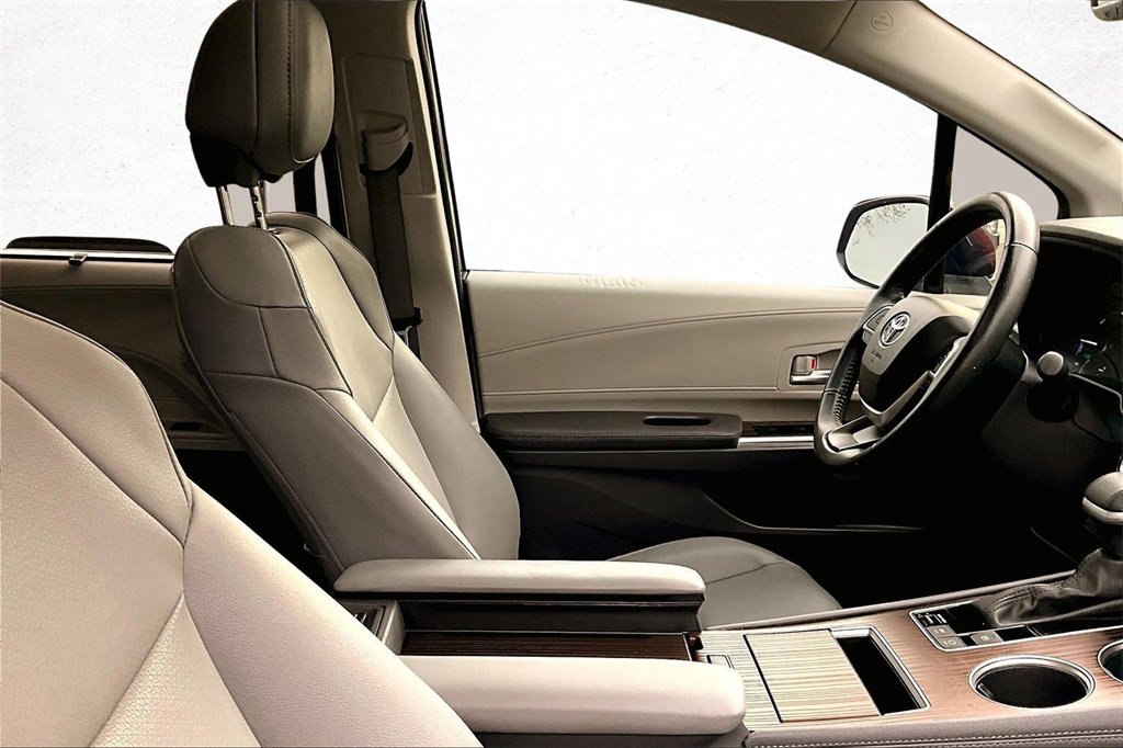 Certified 2024 Toyota Sienna XLE image 31