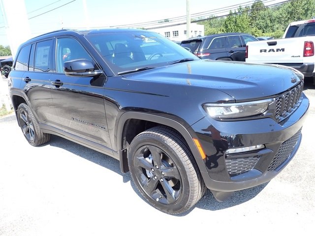 New 2025 Jeep Grand Cherokee Limited w/ Black Appearance Package image 9