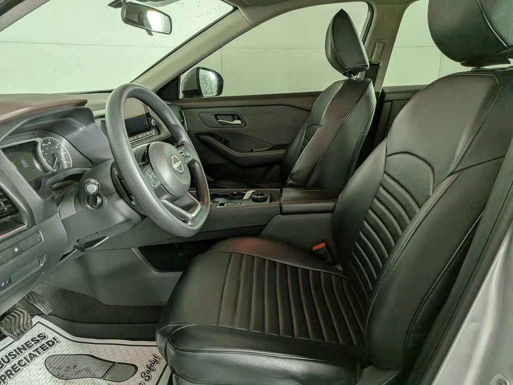 Used 2023 Nissan Rogue SV image 16