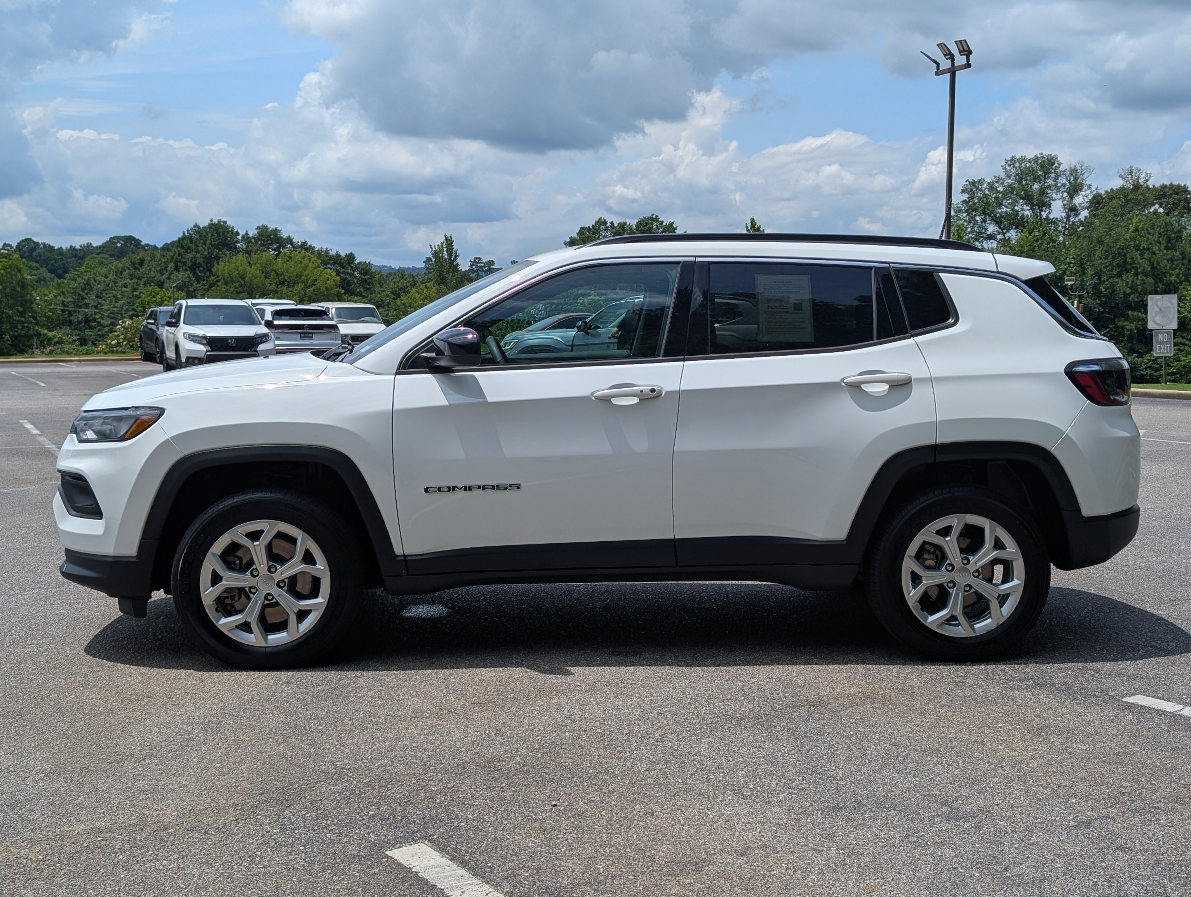 Used 2024 Jeep Compass Latitude AWD/4WD image 6
