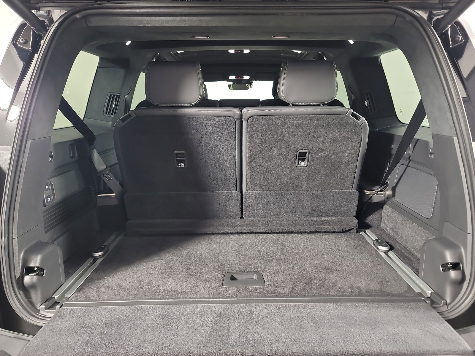 Used 2024 Rivian R1S Adventure image 15