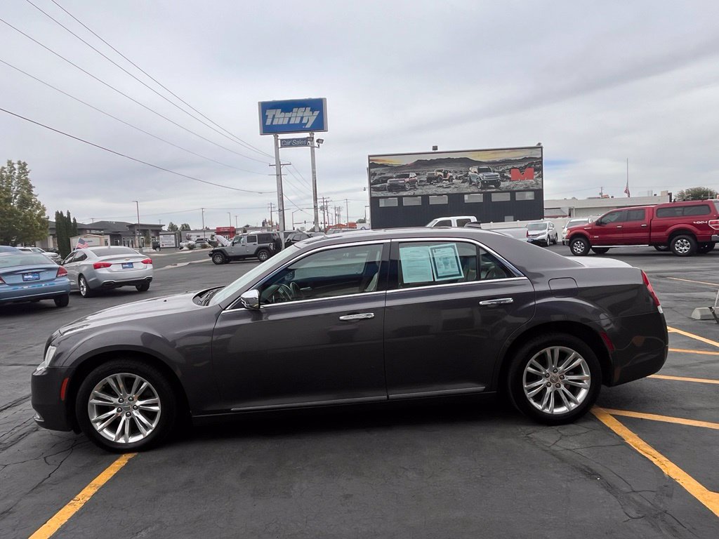 Used 2016 Chrysler 300 C RWD image 7
