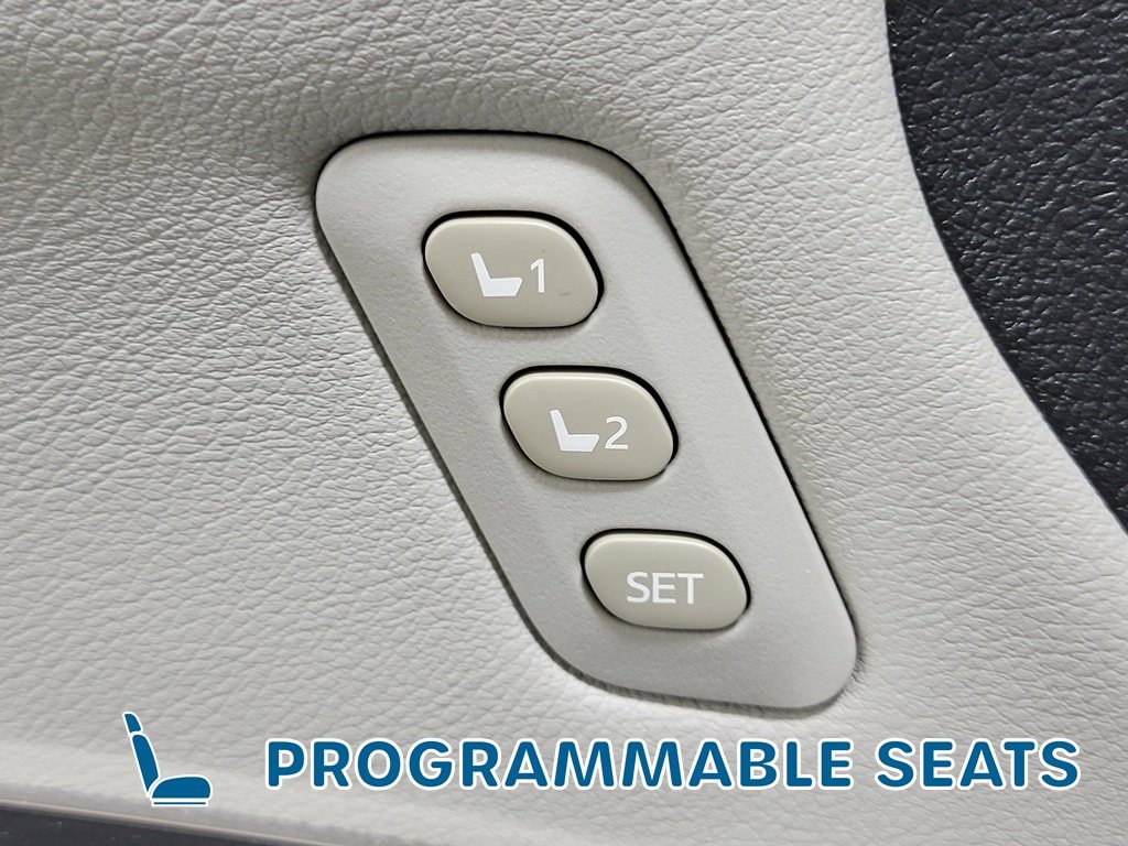 Used 2016 Toyota Avalon Touring FWD image 31