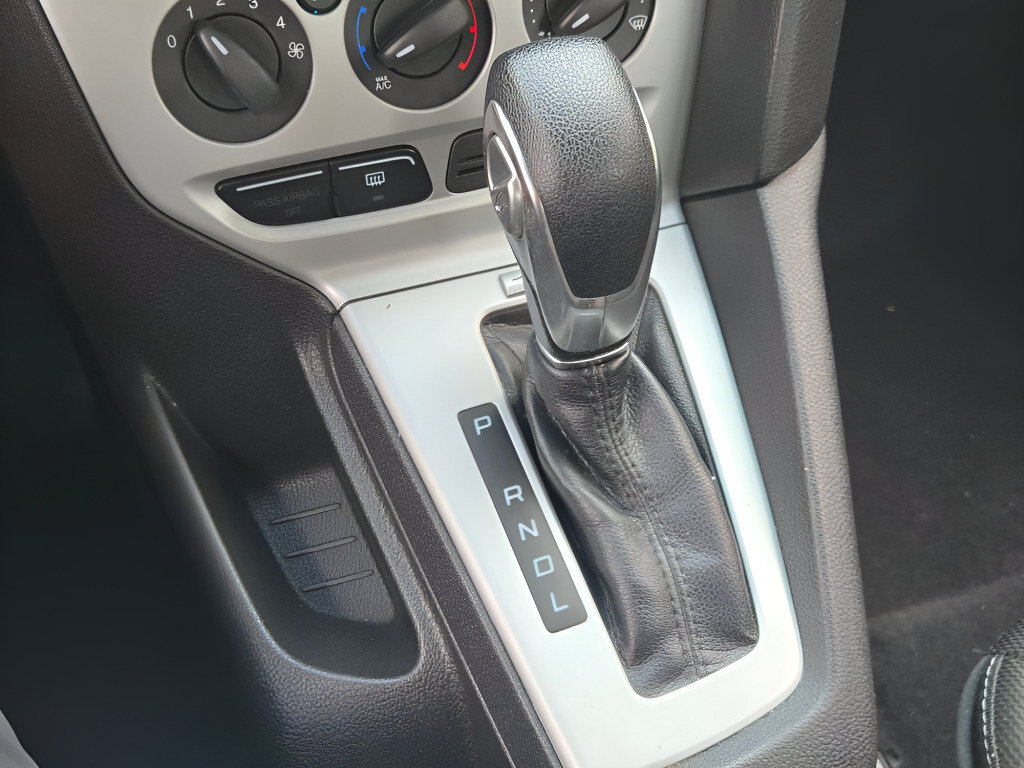 Used 2014 Ford Focus SE FWD image 25