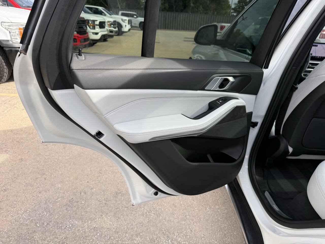 Used 2025 BMW X5 sDrive40i w/ Parking Assistance Package RWD image 14