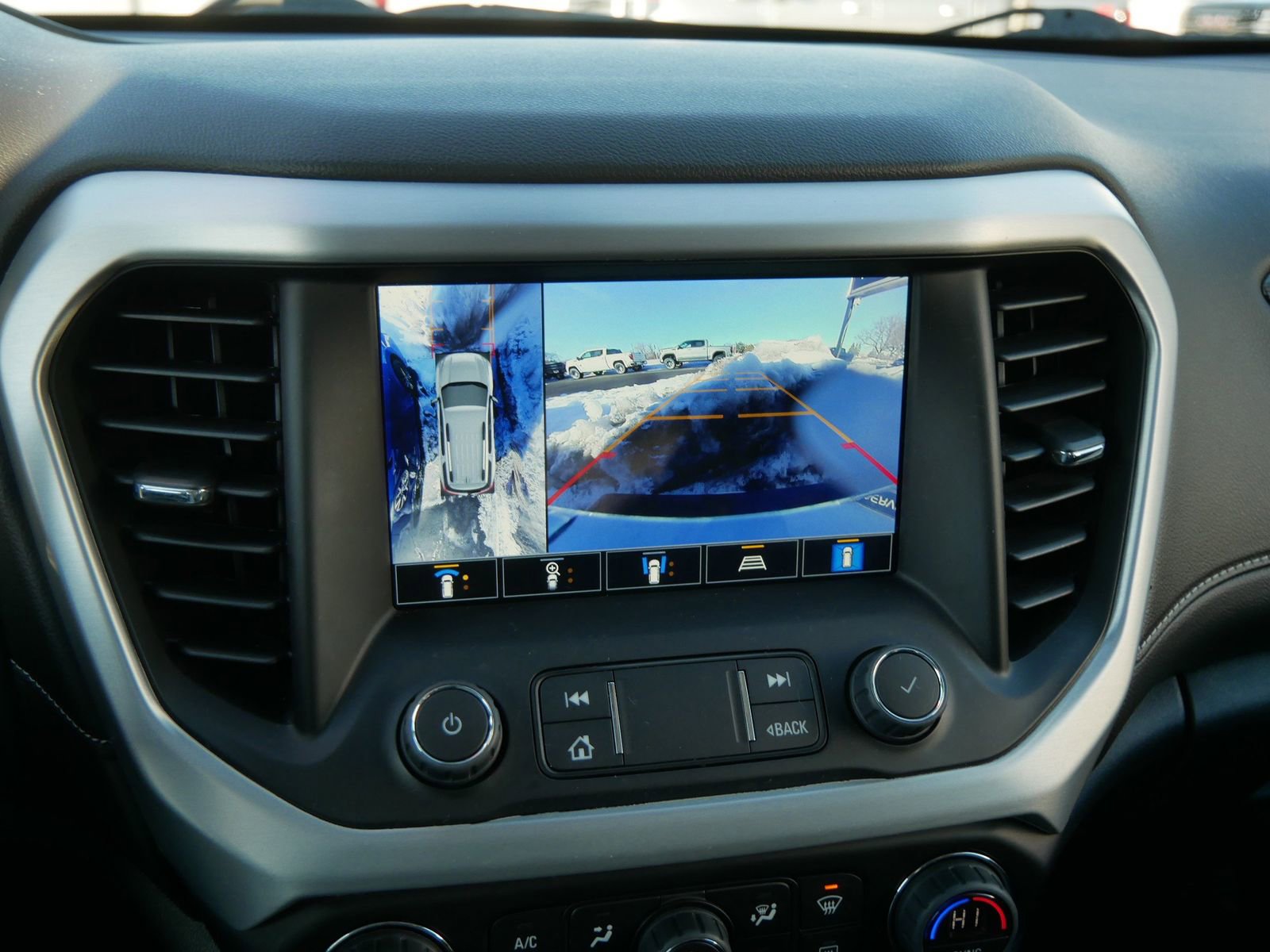 Used 2023 GMC Acadia SLT w/ Technology Package image 17