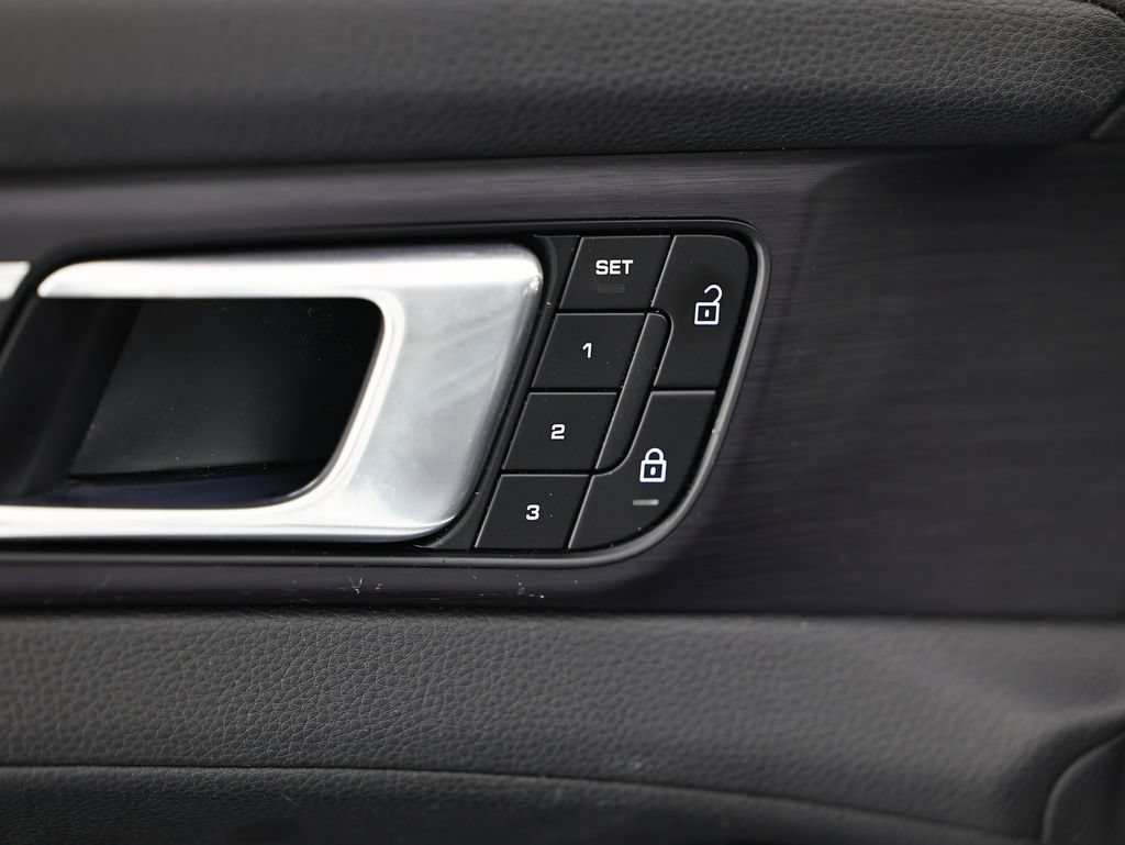 Used 2022 Porsche Panamera image 19