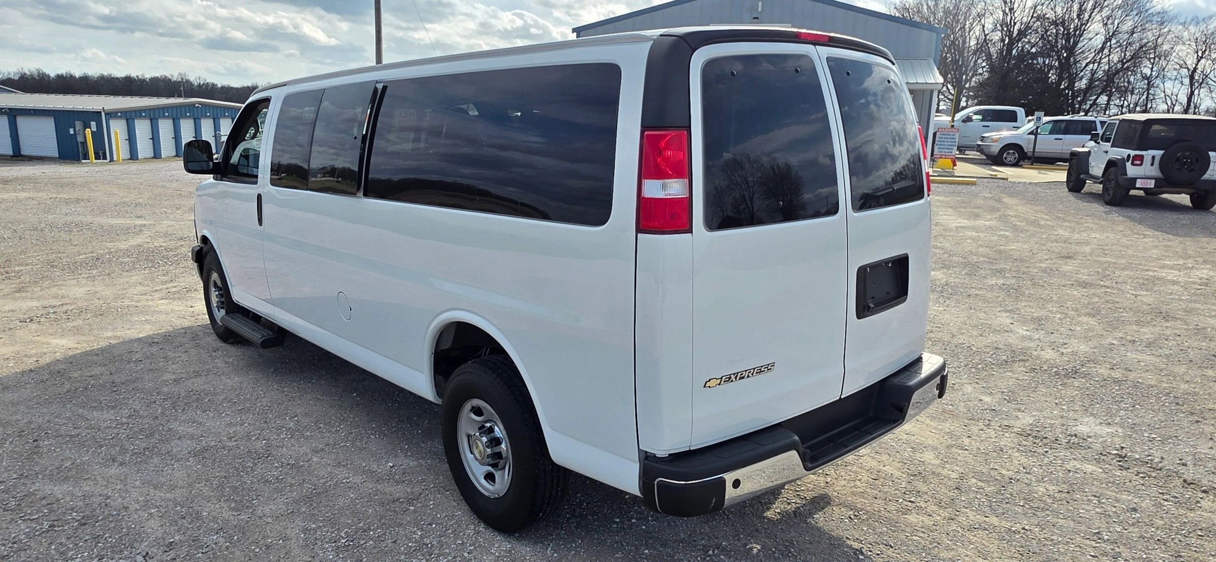 Used 2024 Chevrolet Express 3500 LT w/ LT Preferred Equipment Group image 5