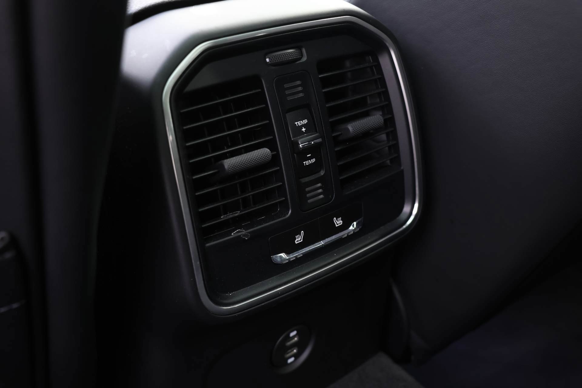 Certified 2024 Porsche Macan image 20