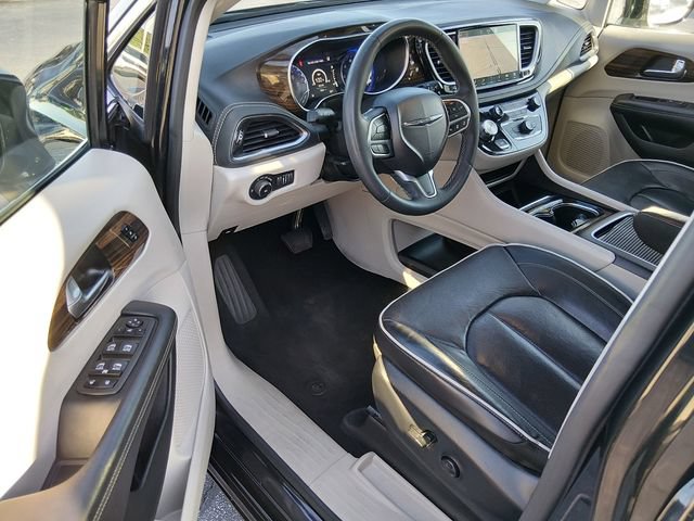 Used 2023 Chrysler Pacifica Limited FWD image 9