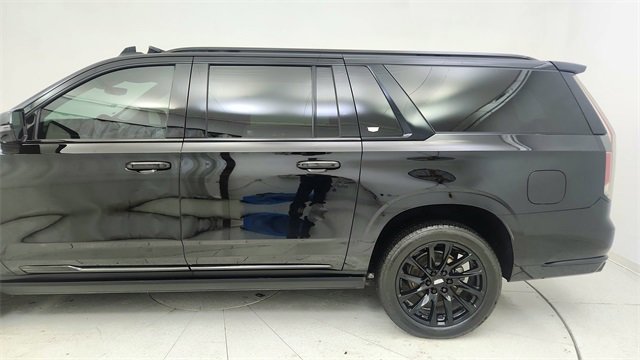 Used 2023 Cadillac Escalade ESV Sport Platinum w/ LPO, ONYX Package image 11