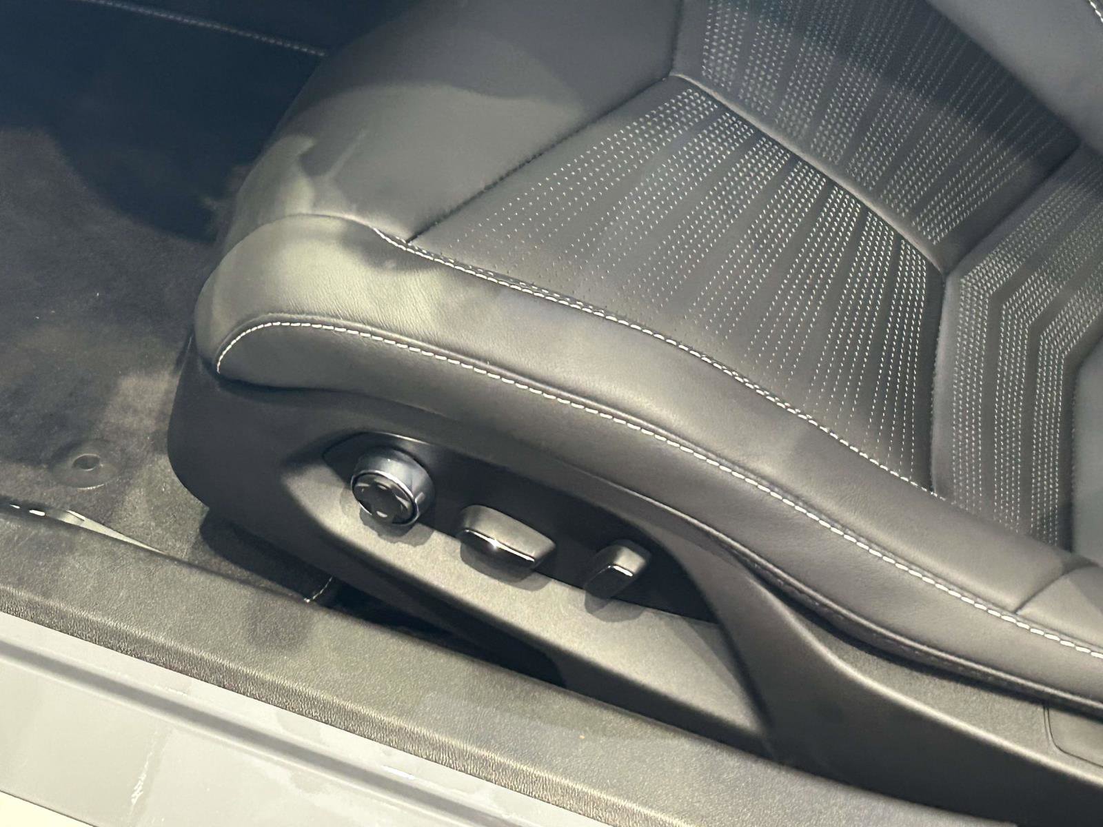 Used 2025 Chevrolet Corvette Stingray Premium Cpe w/ 3LT image 16