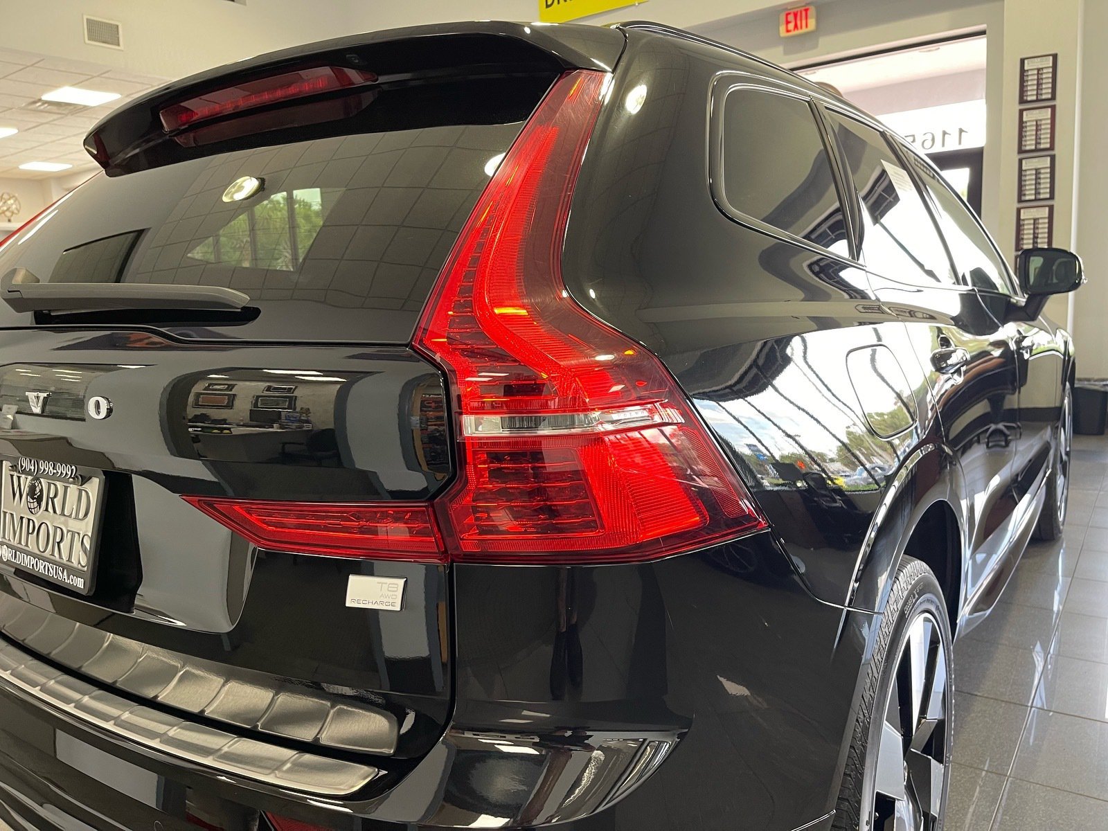 Used 2024 Volvo XC60 T8 Plus AWD/4WD image 17