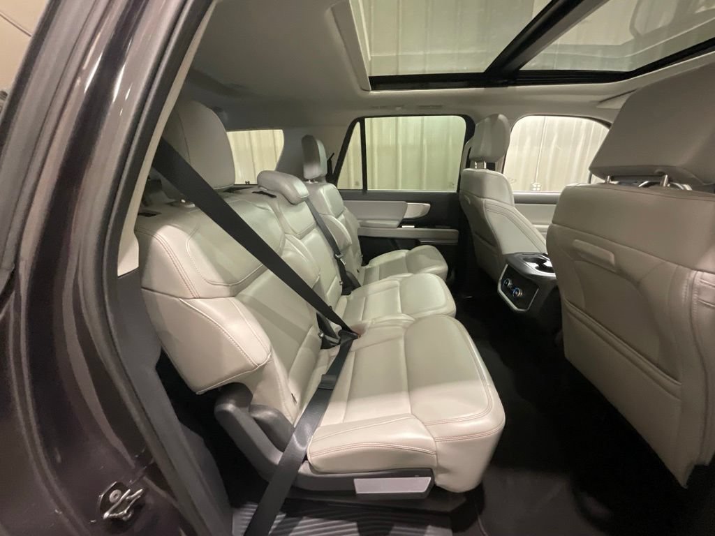 Used 2025 Ford Expedition Max Active AWD/4WD image 17