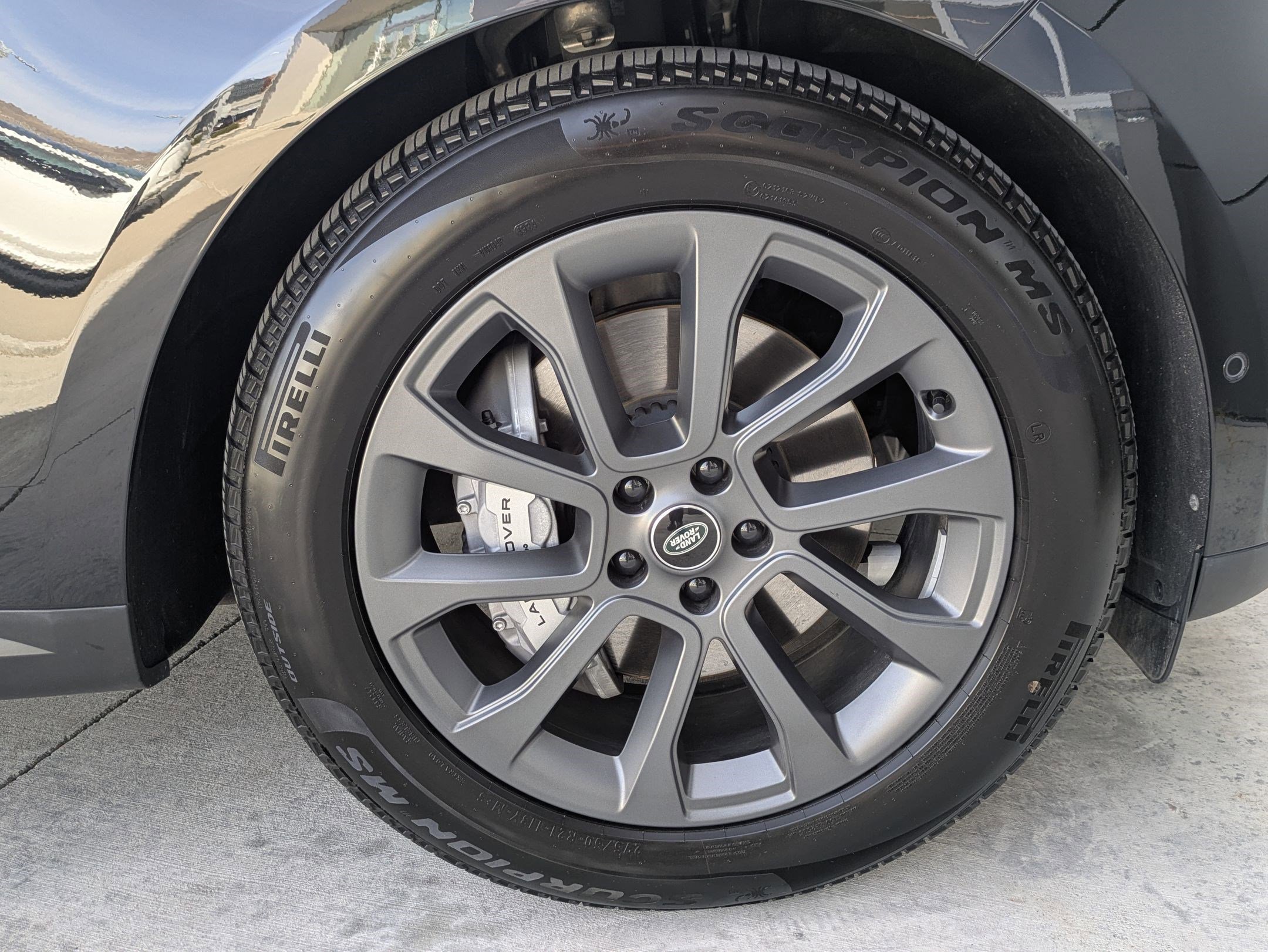 Certified 2025 Land Rover Range Rover Sport image 32