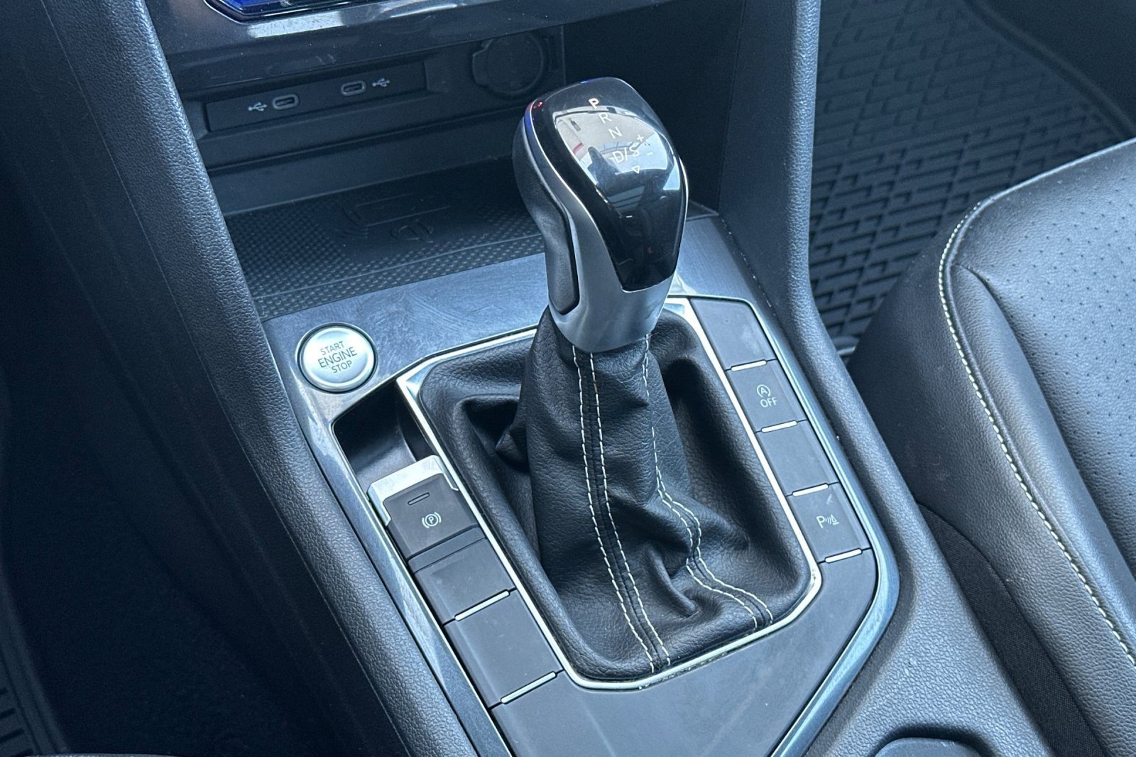 Used 2022 Volkswagen Tiguan SE R-Line image 21