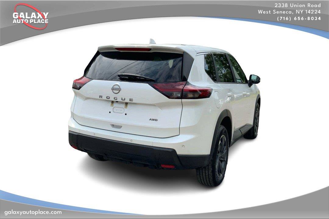 Used 2025 Nissan Rogue SV AWD/4WD image 5