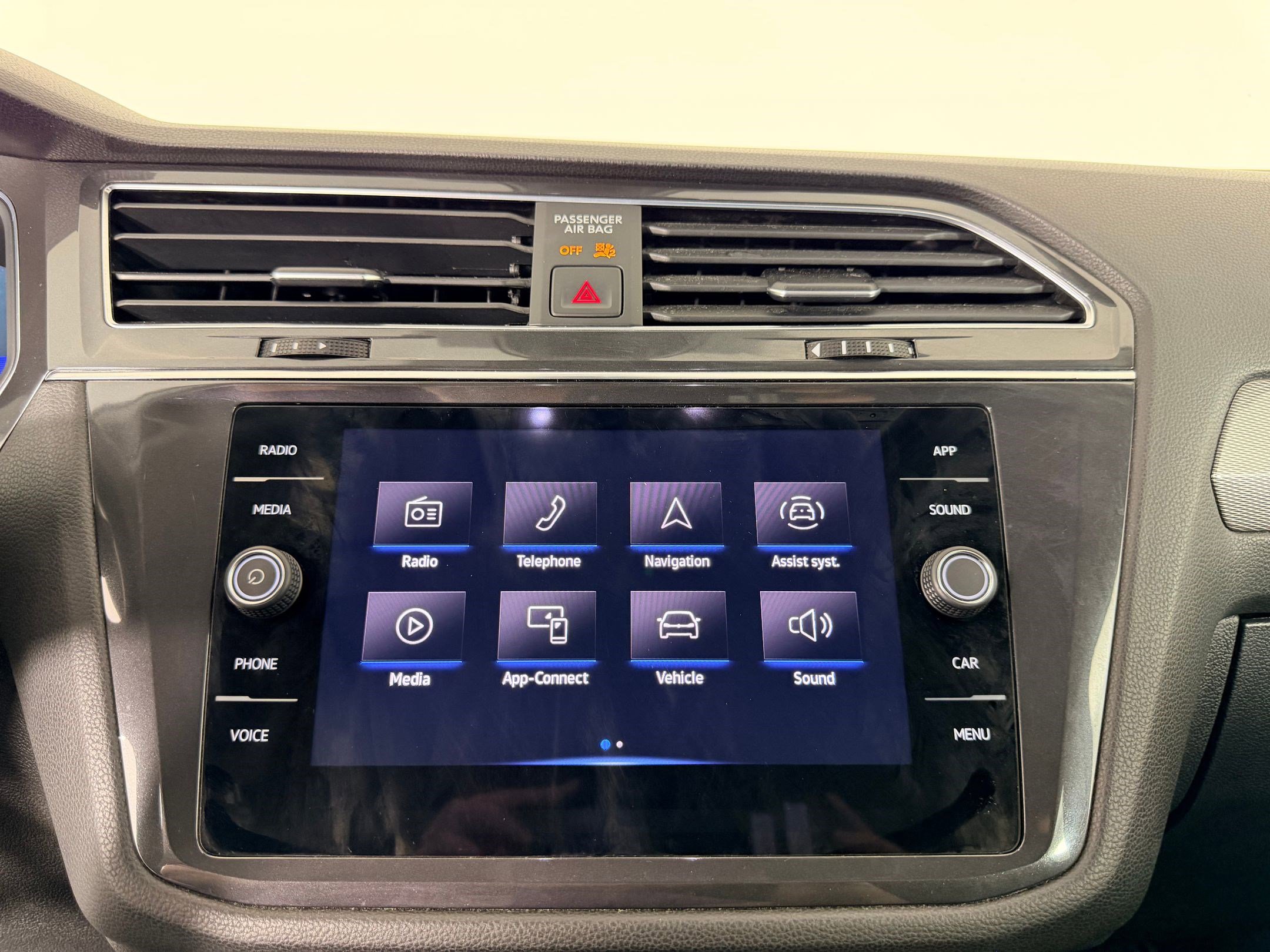 Used 2022 Volkswagen Tiguan SE AWD/4WD image 24