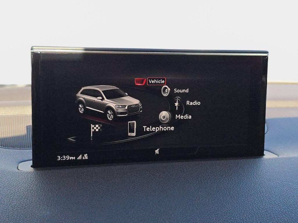 Used 2018 Audi Q7 3.0T Premium AWD/4WD image 28