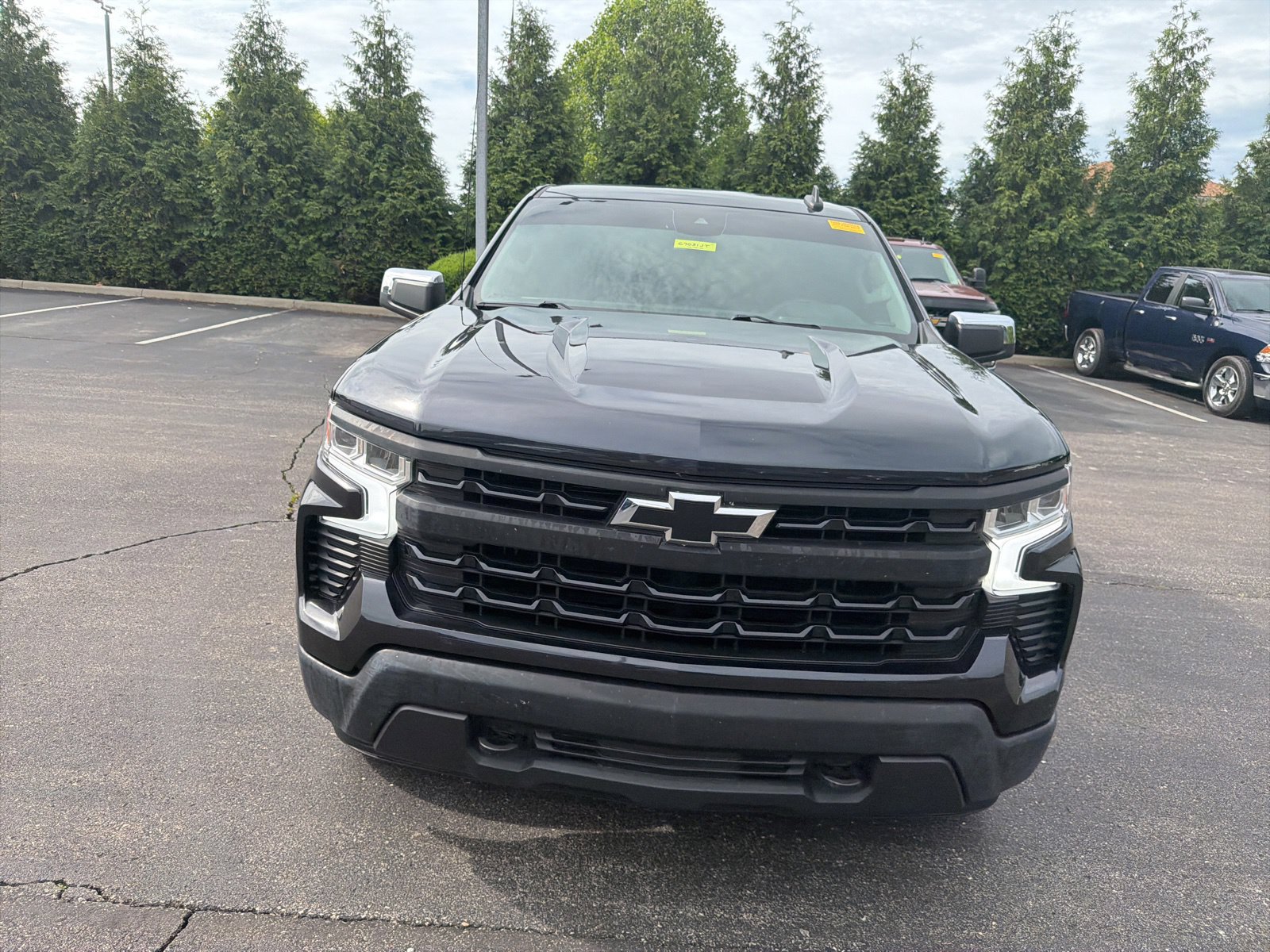 Used 2022 Chevrolet Silverado 1500 LT w/ LPO, Dark Essentials Package AWD/4WD image 7