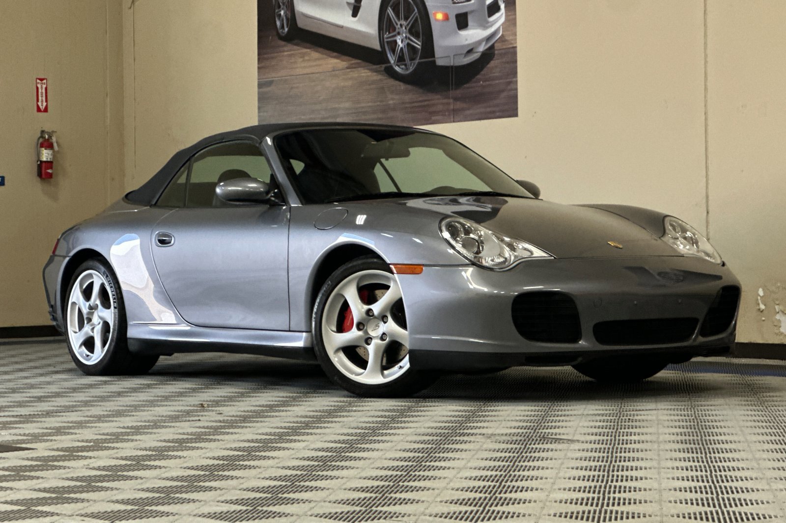 Used 2004 Porsche 911 Carrera RWD image 48