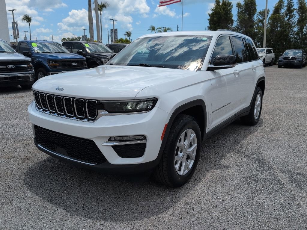 Used 2023 Jeep Grand Cherokee Limited AWD/4WD image 6