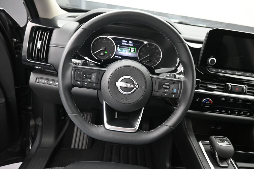 Used 2025 Nissan Pathfinder SV AWD/4WD image 21