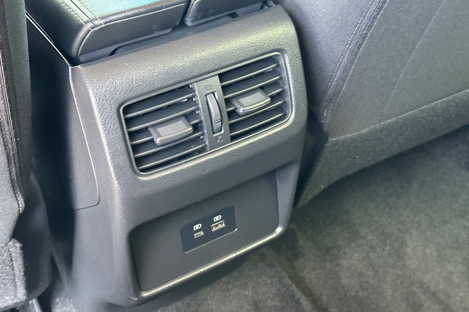 Used 2023 Nissan Rogue SV FWD image 29