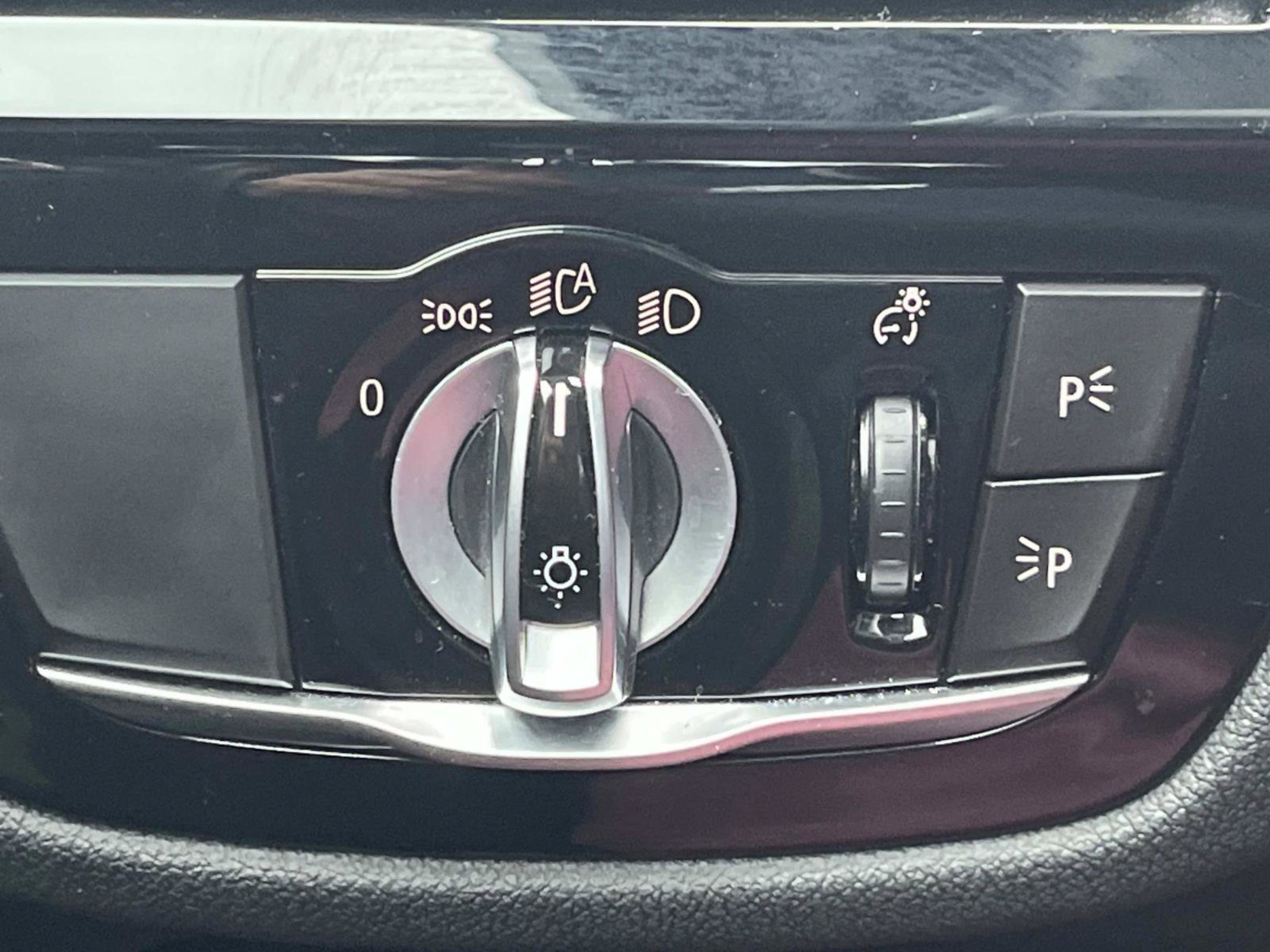 Used 2019 BMW 530i xDrive image 32