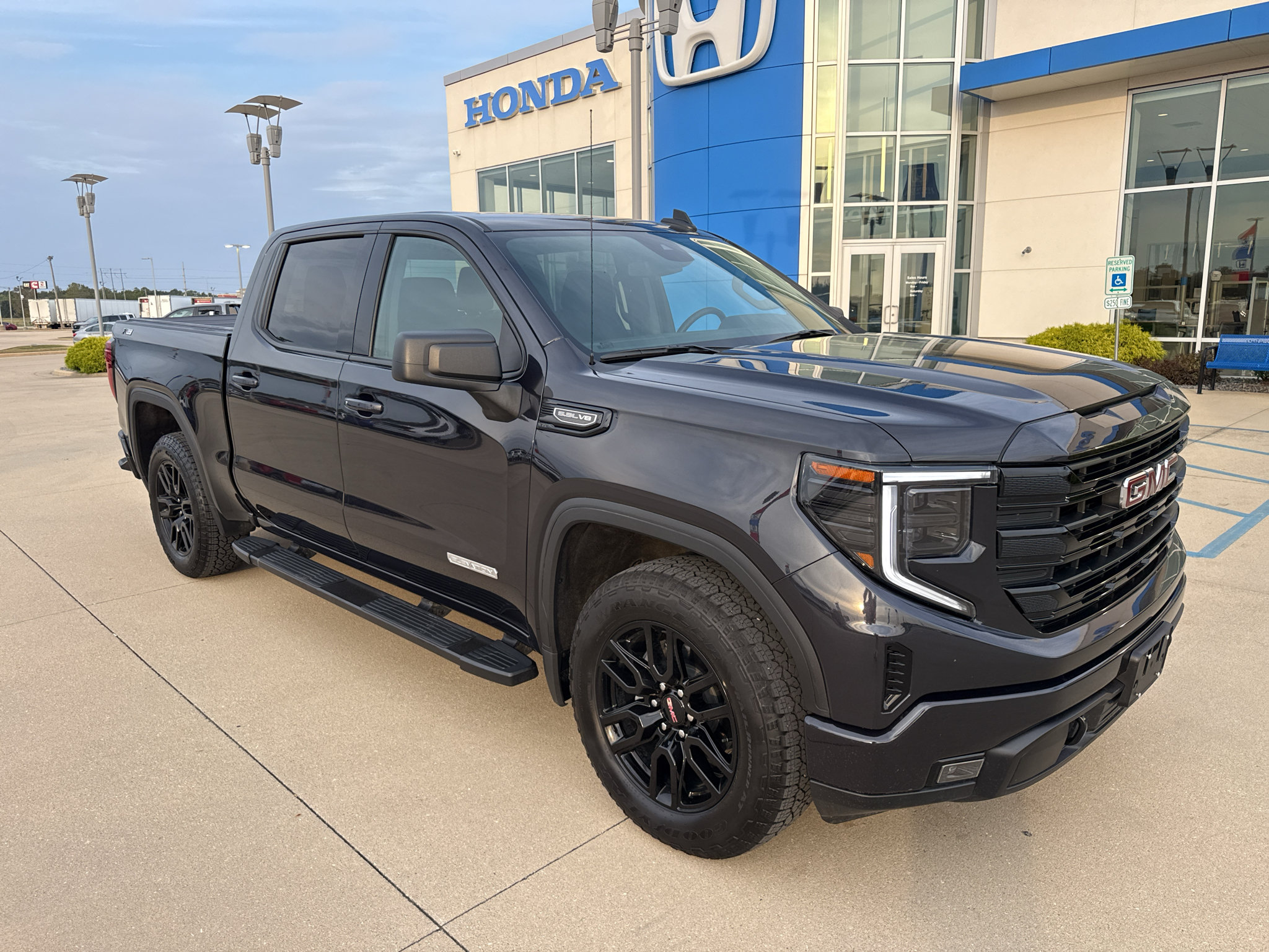 Used 2026 GMC Sierra 1500 Elevation AWD/4WD image 3