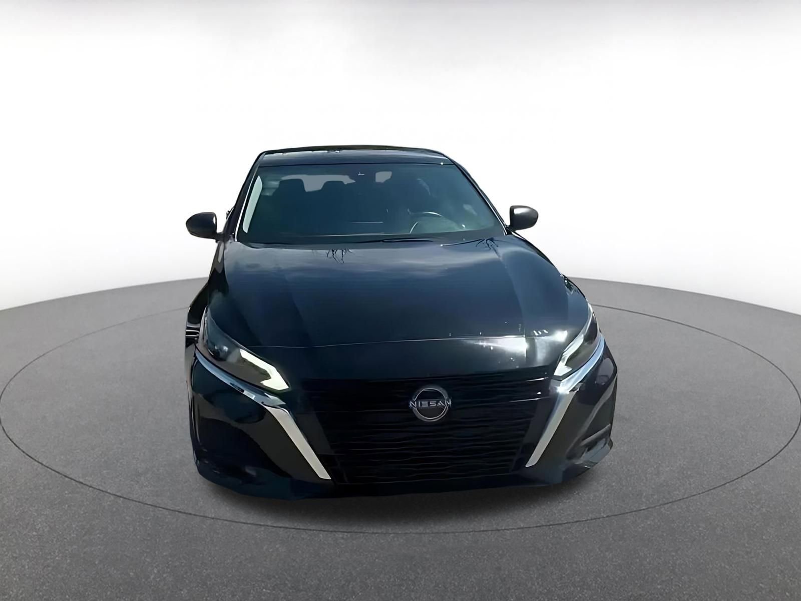 Used 2025 Nissan Altima 2.5 SV FWD image 4