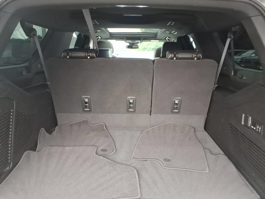 Used 2023 Chevrolet Suburban Premier AWD/4WD image 21