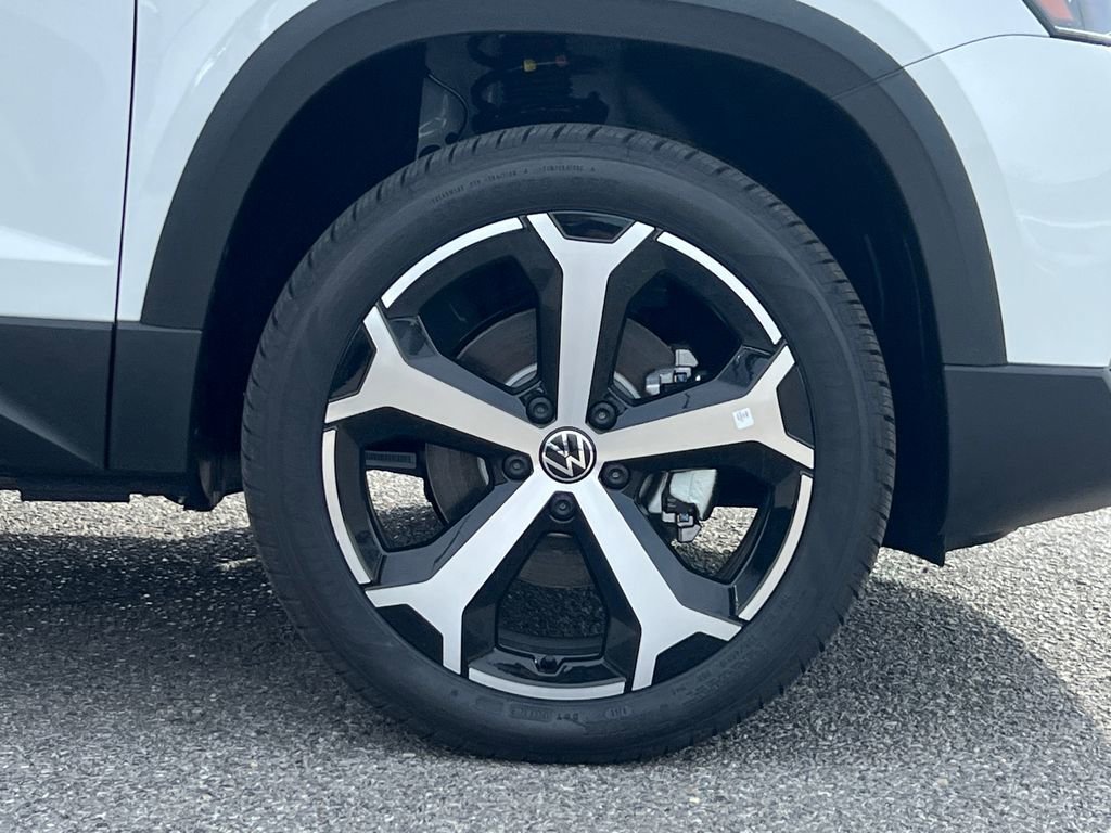 New 2026 Volkswagen Taos SEL image 7