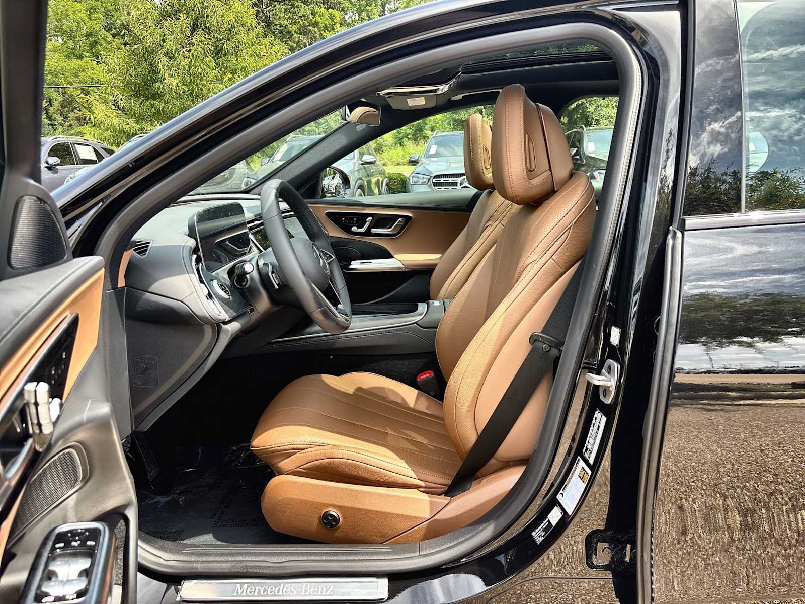 New 2026 Mercedes-Benz E 350 4MATIC Sedan image 2