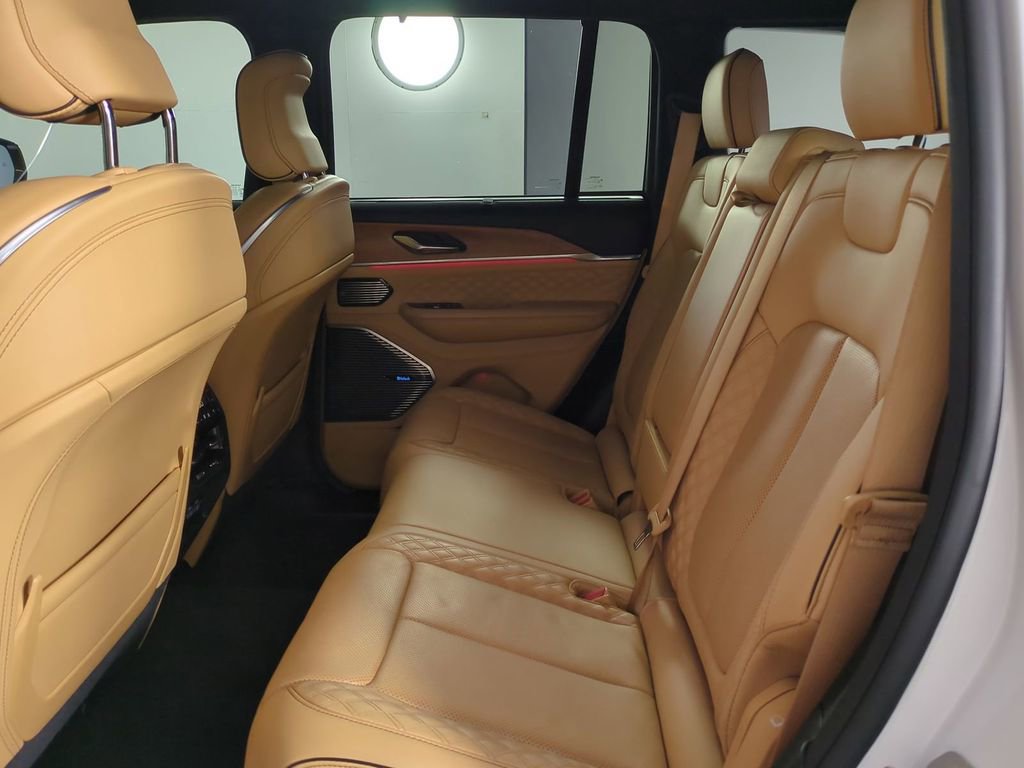 Used 2024 Jeep Grand Cherokee Summit image 16