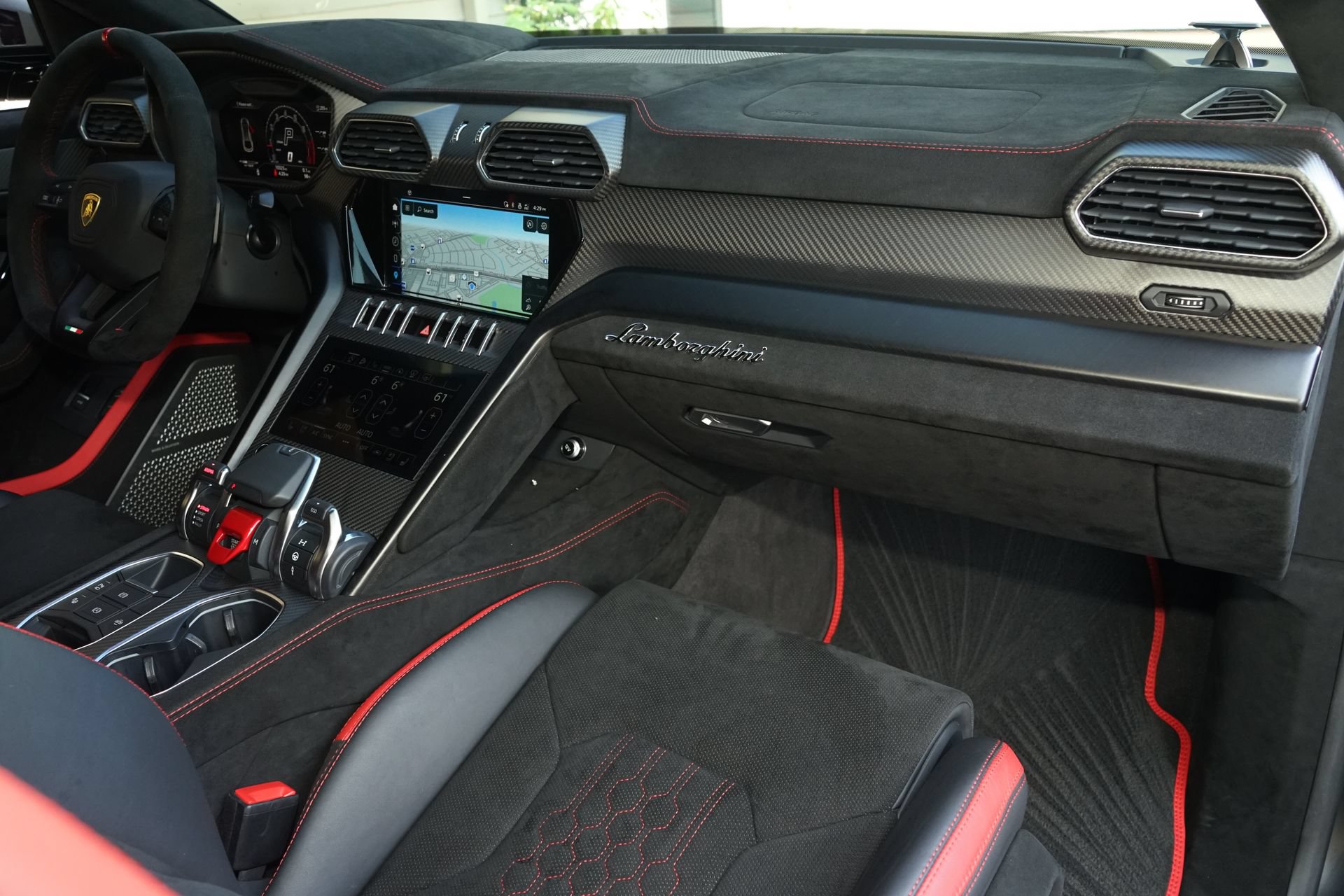 Used 2023 Lamborghini Urus Performante AWD/4WD image 18