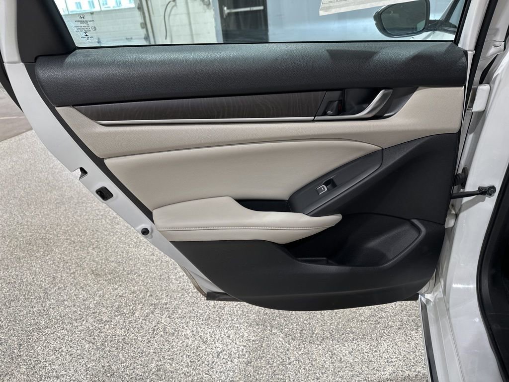 Used 2018 Honda Accord EX-L image 10