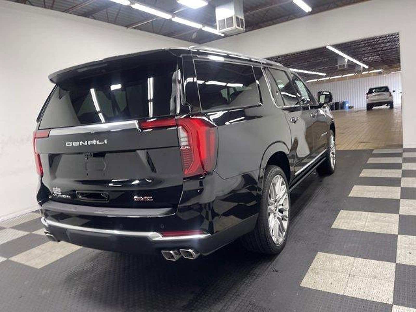 New 2026 GMC Yukon XL Denali w/ Denali Reserve Package AWD/4WD image 4