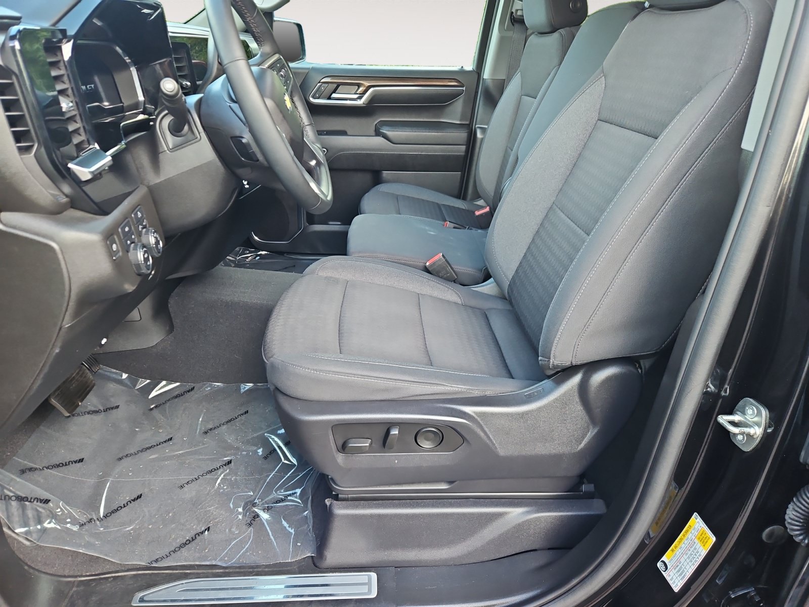 Used 2024 Chevrolet Silverado 1500 LT AWD/4WD image 16