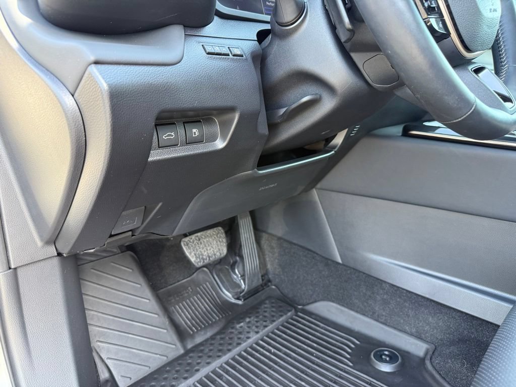 Certified 2024 Toyota Crown Platinum AWD/4WD image 15