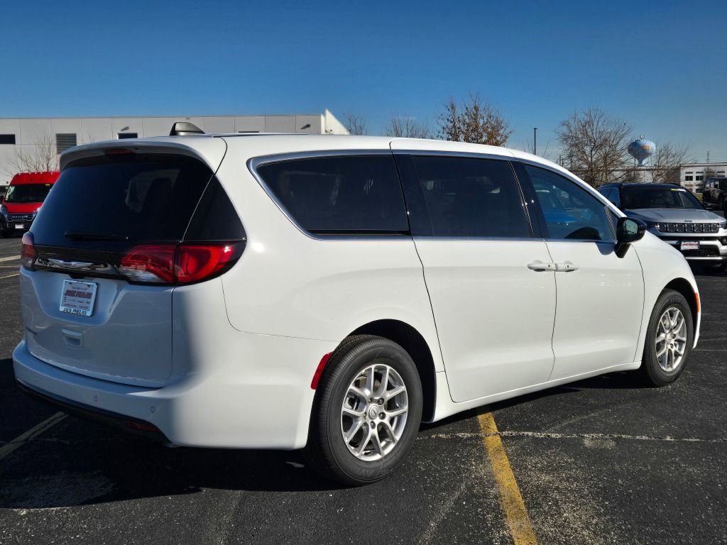 New 2026 Chrysler Voyager LX image 9