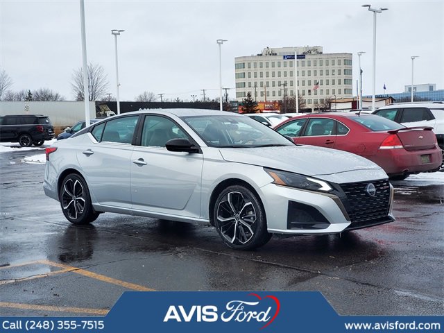 Used 2024 Nissan Altima 2.5 SR image 1