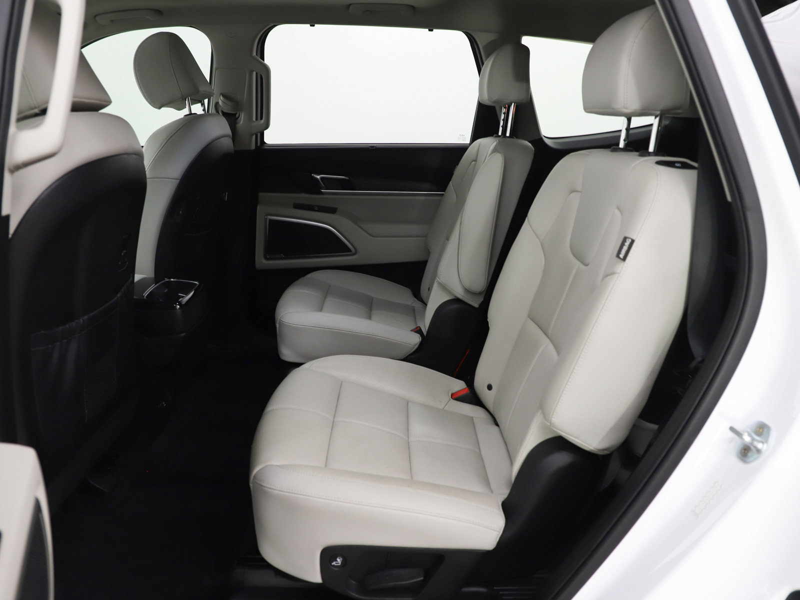 Used 2023 Kia Telluride EX w/ EX Captain's Chair Package image 16