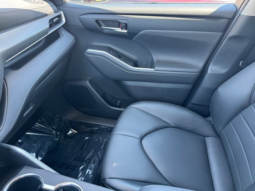 Certified 2020 Toyota Highlander XLE AWD/4WD image 30