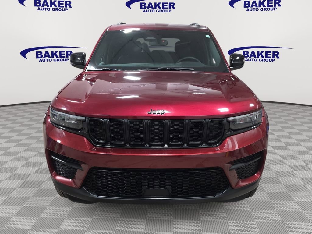 Used 2024 Jeep Grand Cherokee Altitude image 2