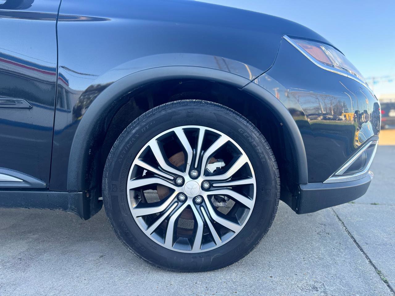 Used 2018 Mitsubishi Outlander SE image 18