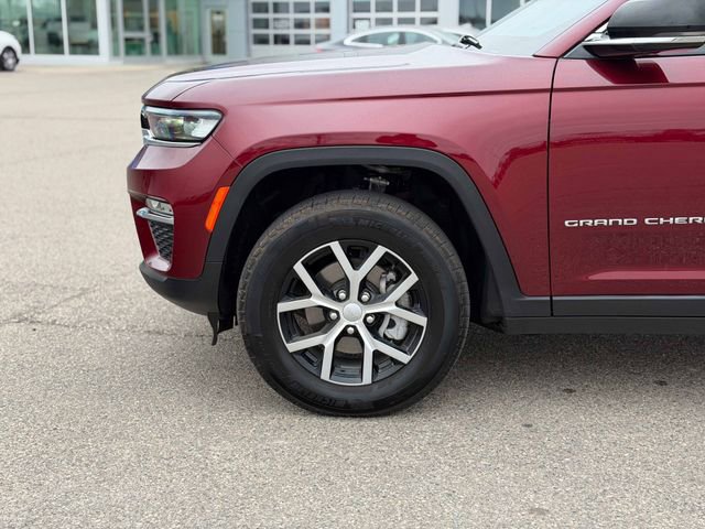 Used 2025 Jeep Grand Cherokee Limited w/ Trailer Tow Package AWD/4WD image 11