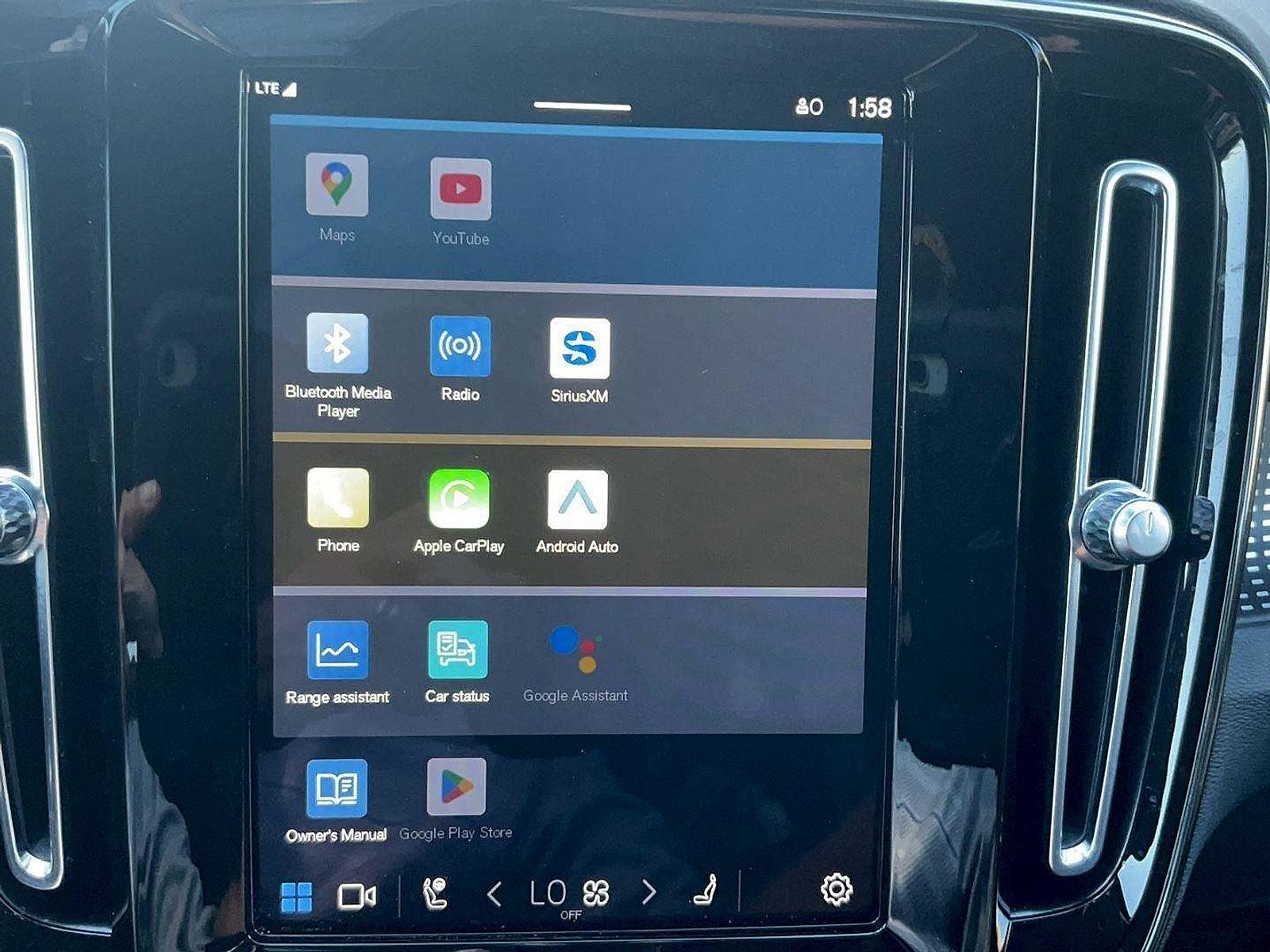 Used 2021 Volvo XC40 P8 Recharge w/ Advanced Package image 30